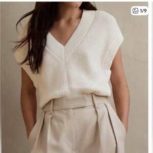 Banana Republic Cream V-Neck Sleeveless Knit Sweater